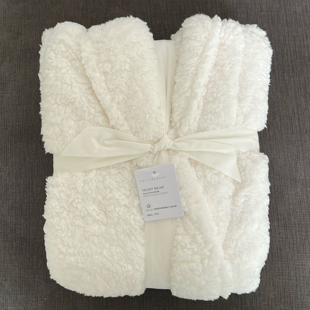 Pottery Barn Faux Fur Robe - Small😍